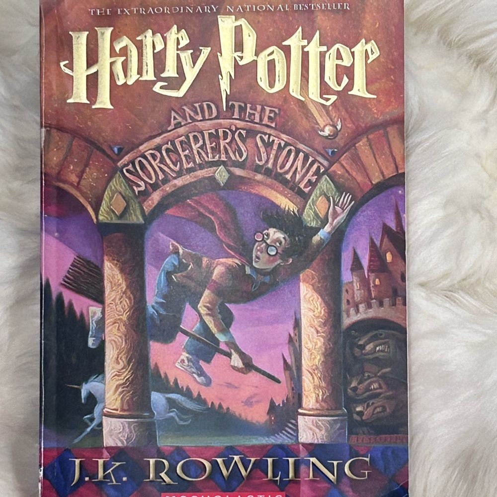 Harry Potter and the Sorcerer's Stone (paperback)